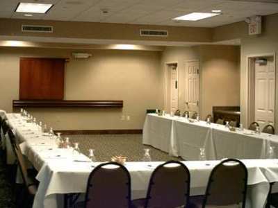 Hotel Homewood Airport 3*
