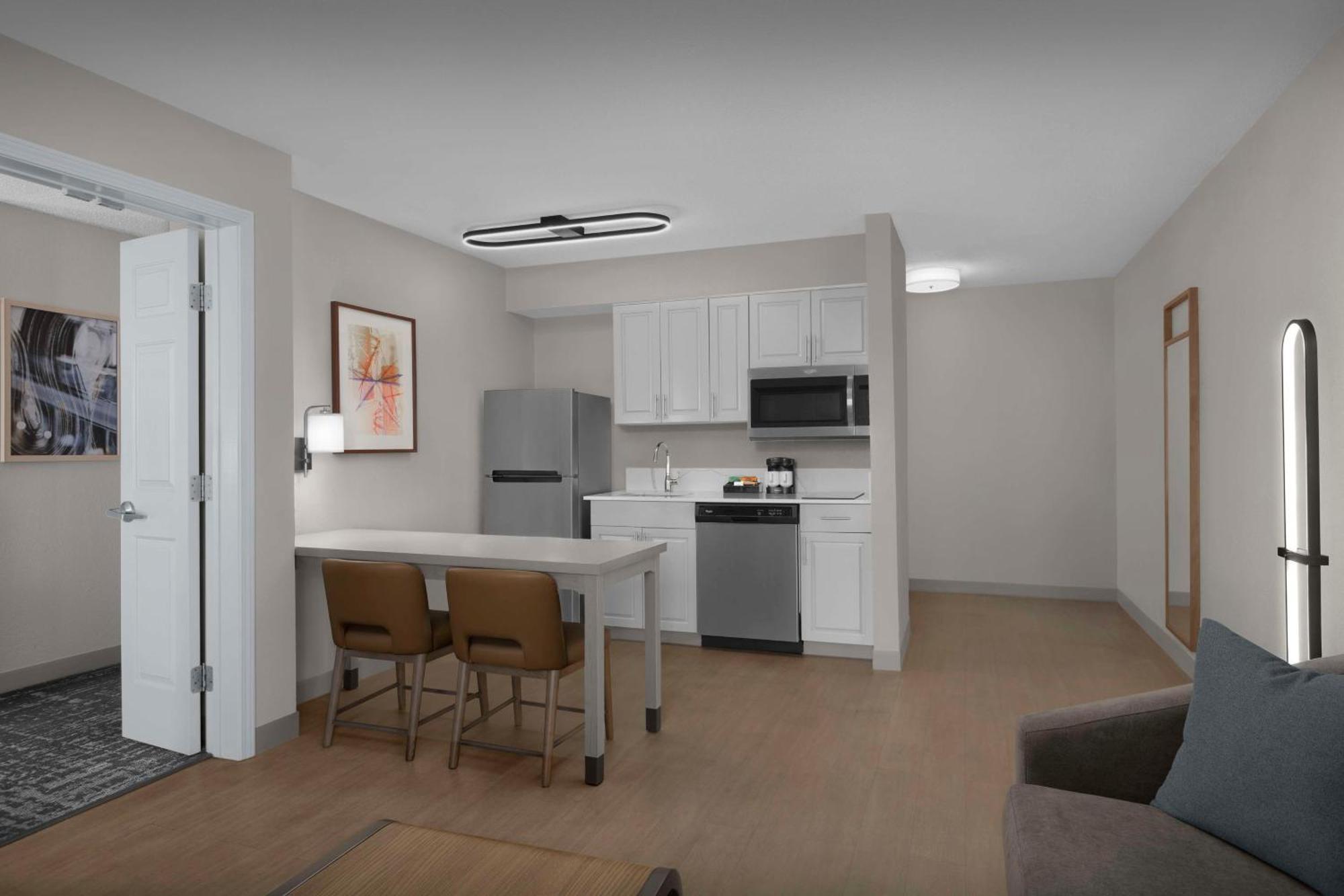 Hotel Homewood Airport 3*