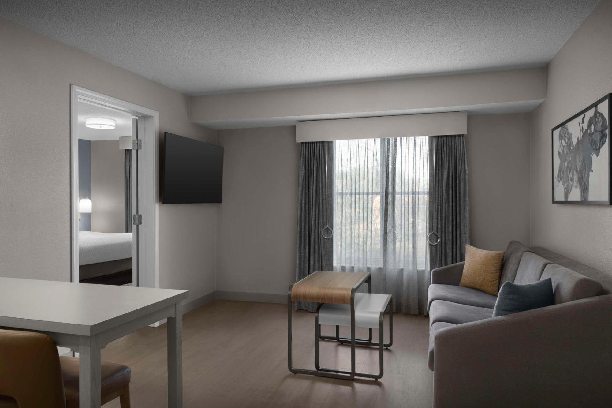 Homewood Airport Hotel 3*