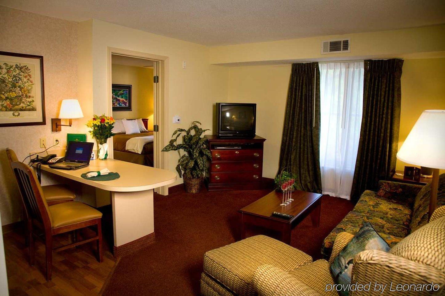 Homewood Airport 3*
